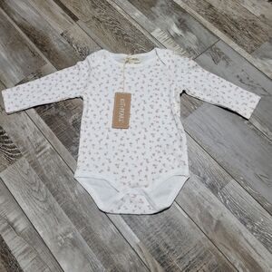 New Baby Kit + Pearl Floral Long Sleeve Onesie Size 12M